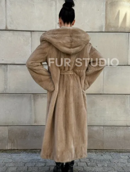 Шуба из скандинавской норки с капюшоном, цельный мех - фото 8