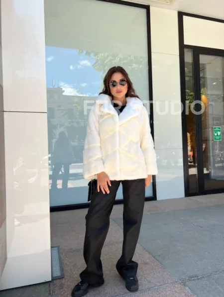 Белая короткая норковая шуба - фото 7