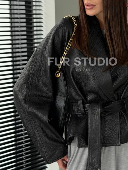 Черная куртка из натуральной кожи - фото 1