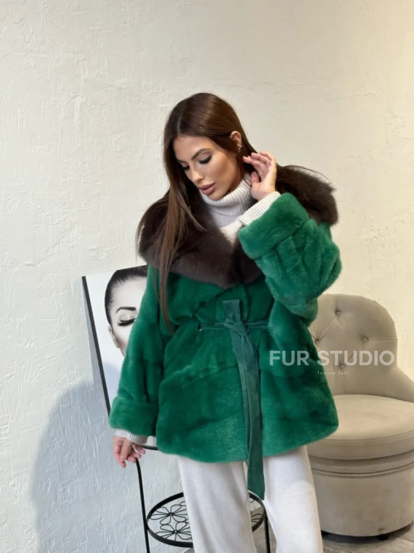 Норковое пончо с капюшоном в цвете изумруд - фото 3