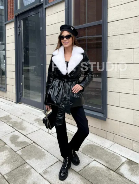 Пуховик с мехом белой норки в черном цвете - фото 3