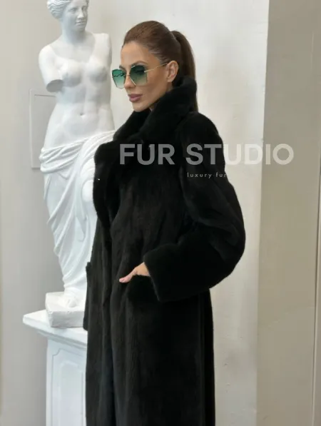 Элегантное пальто из плюшевой норки VELVET - цвет черно-зеленый - фото 3