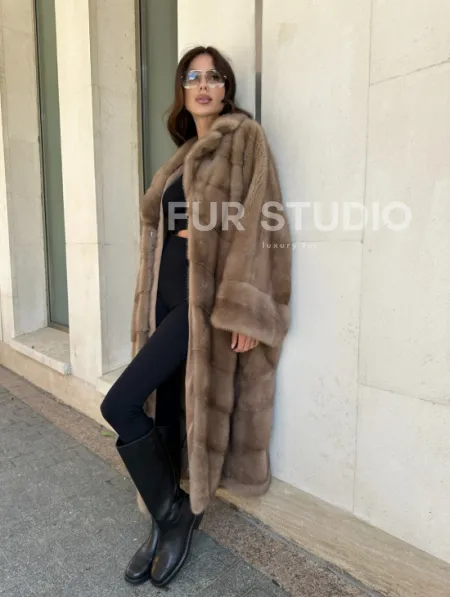 Норковая шуба с английским воротником  - цвет пастель  - стиль 