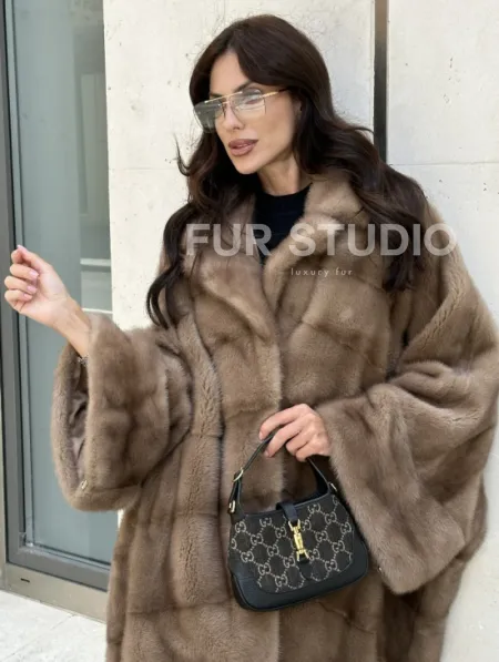 Норковая шуба с английским воротником  - цвет пастель  - стиль 