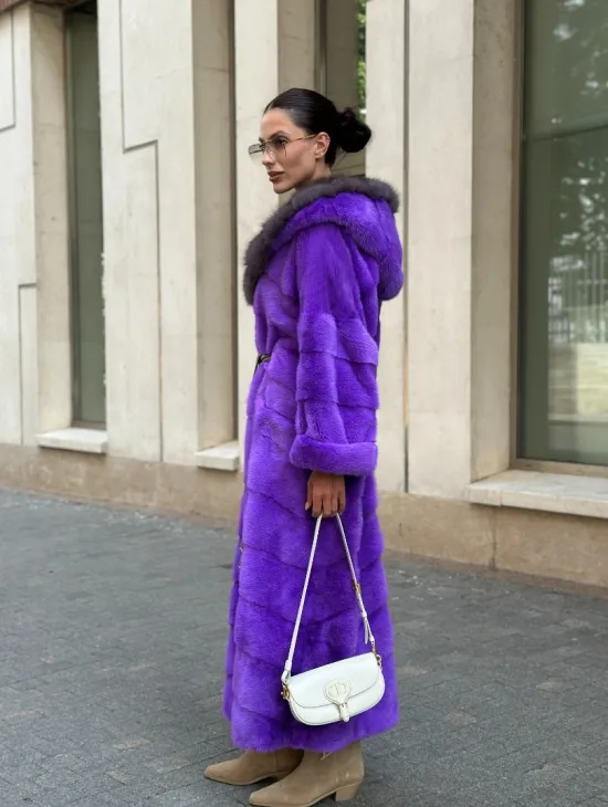 Шуба из аукционной норки с капюшоном из меха куницы - фиолетовый - фото 13