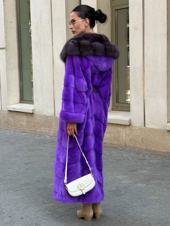 Шуба из аукционной норки с капюшоном из меха куницы - фиолетовый - фото 5