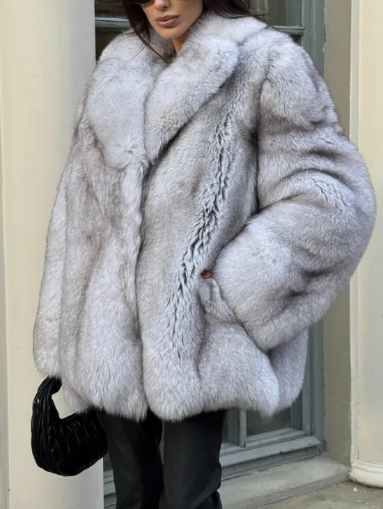 Шуба из аукционного меха финского песца, цельные пластины - фото 1