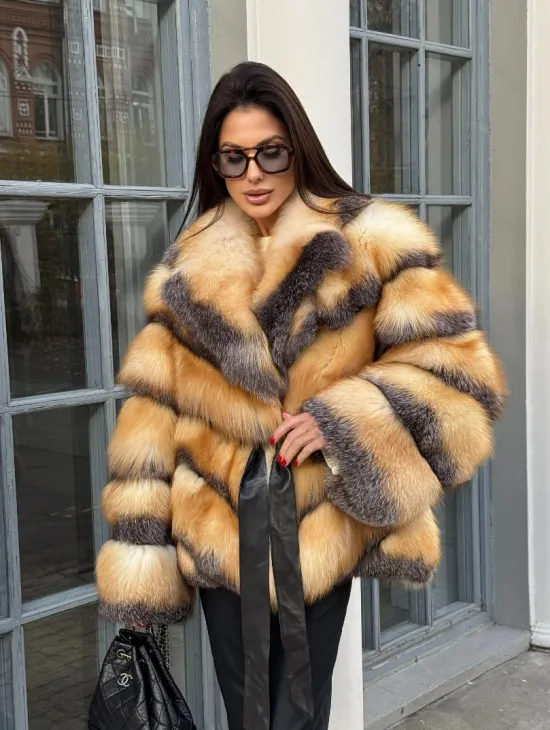 Шуба из меха лисы Golden-grey fox с английским воротником, с поясом - фото 9