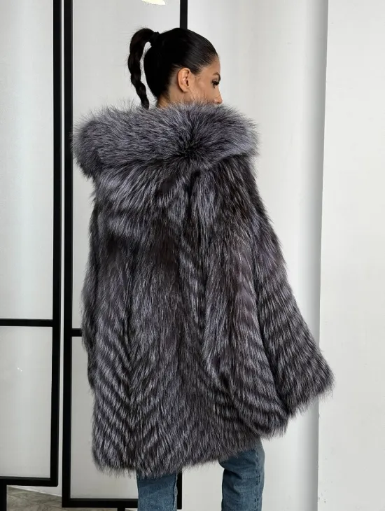 Шуба из меха чернобурки с капюшоном в росшив - летучая мышь - фото 6