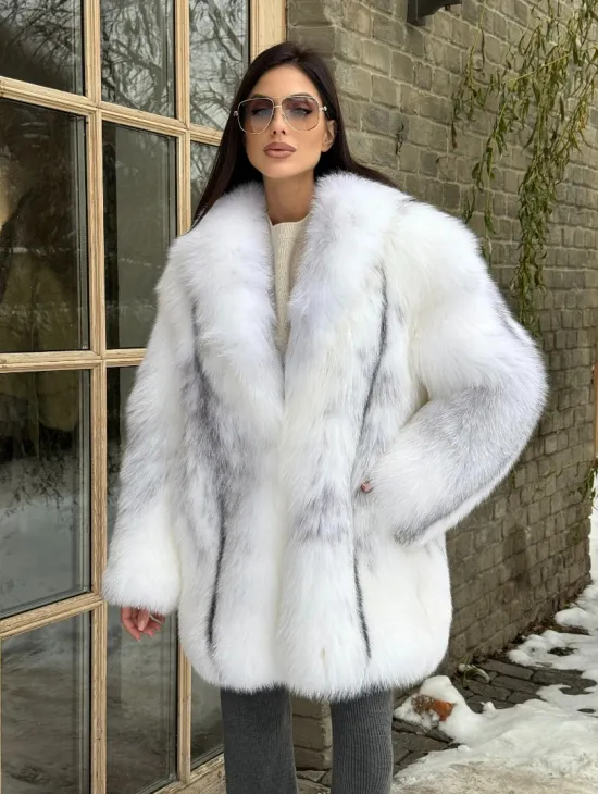 Шуба из меха белой крестовой лисы с воротником шаль, цельные пластины - фото 8