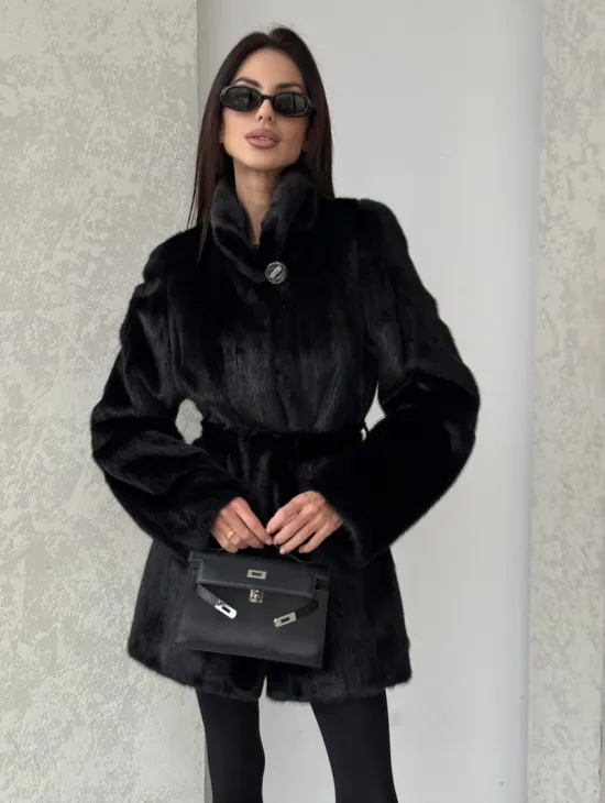 Норковый полушубок с воротником стойка и меховым поясом - фото 3