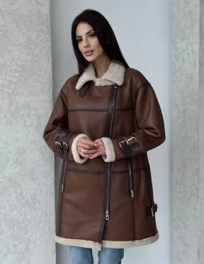 Удлиненная дубленка авиатор в коричневом цвете - винтажный стиль - фото 4