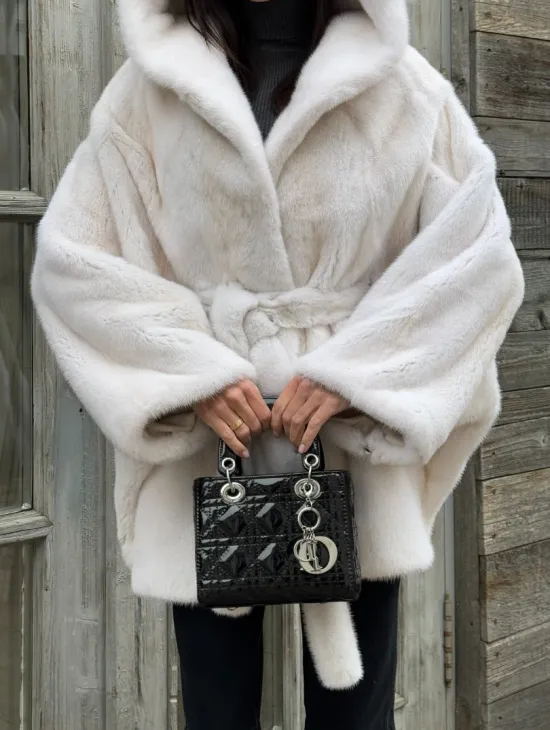 Шуба норковая летучая мышь с капюшоном, мех аукционная норка Palomino - фото 1