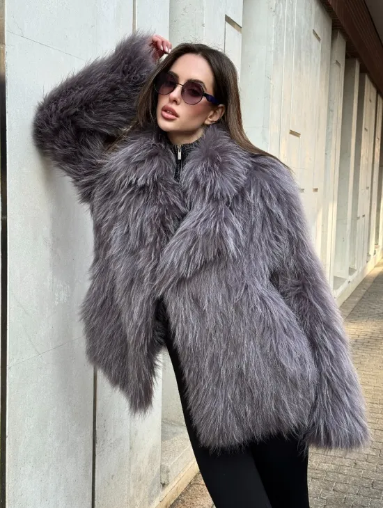Шуба из меха енота с английским воротником цвет - лаванда - фото 8