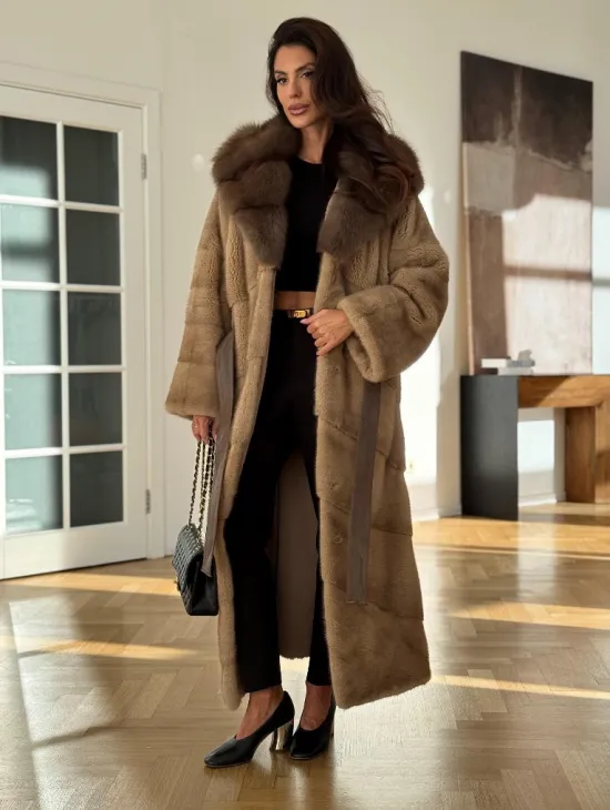 Норковая шуба бежевого цвета - капюшон куница - фото 7