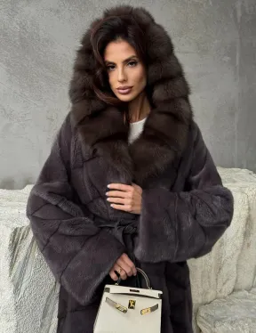 Шуба норковая графитовый ирис с капюшоном куницы - фото 6