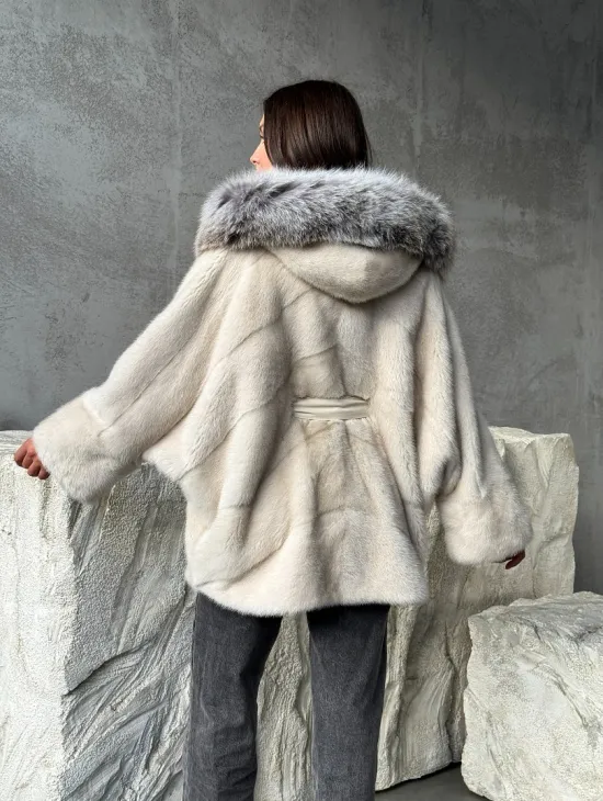 Светлая норковая шуба - летучка с капюшоном - фото 9