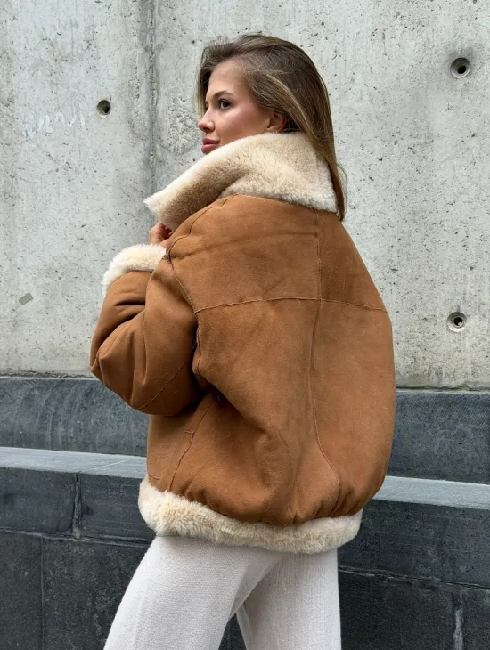 Двухсторонняя короткая дубленка из овчины - фото 10