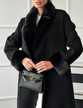 Черное пальто с мехом норки - фото 1