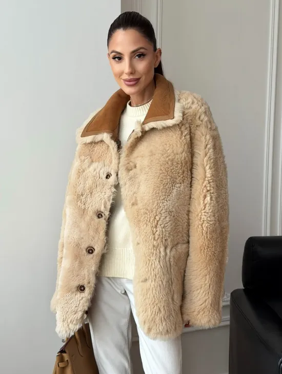 Двухсторонняя женская замшевая дубленка - фото 9