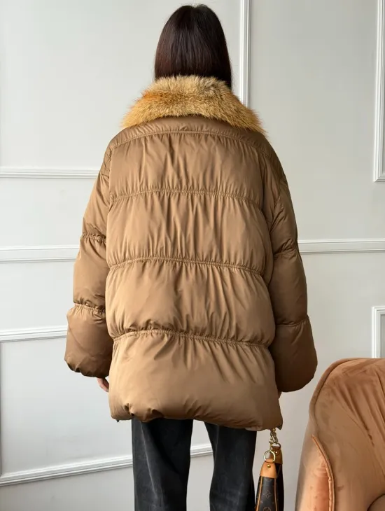Женский пуховик оверсайз с мехом лисы - фото 4