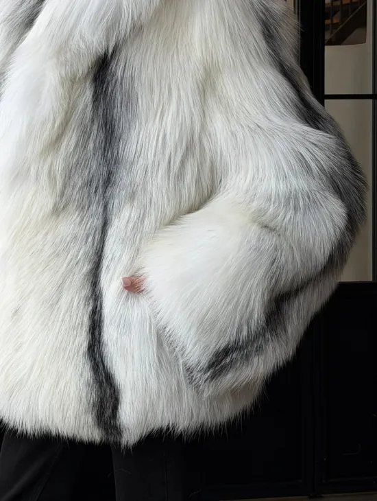 Шуба из цельного меха белой арктической лисы с шалевым воротником - фото 1