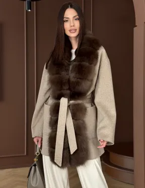 Пальто с отделкой из меха песца - фото 0
