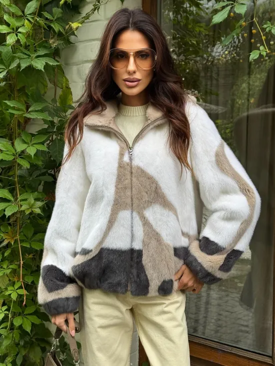 Стильная норковая куртка с капюшоном - фото 2